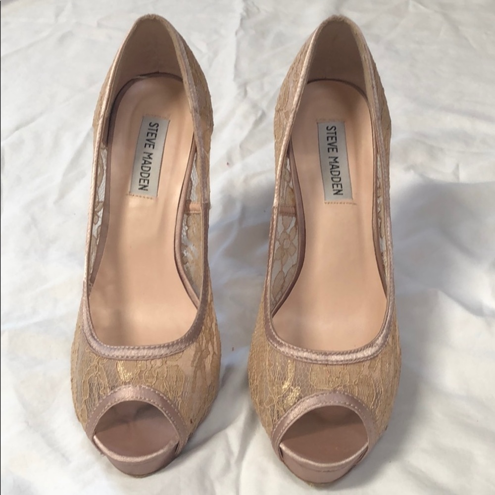 Steve Madden nude lace heels with peep toe